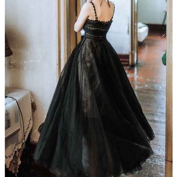Dresses & Skirts - Black lace prom dress
